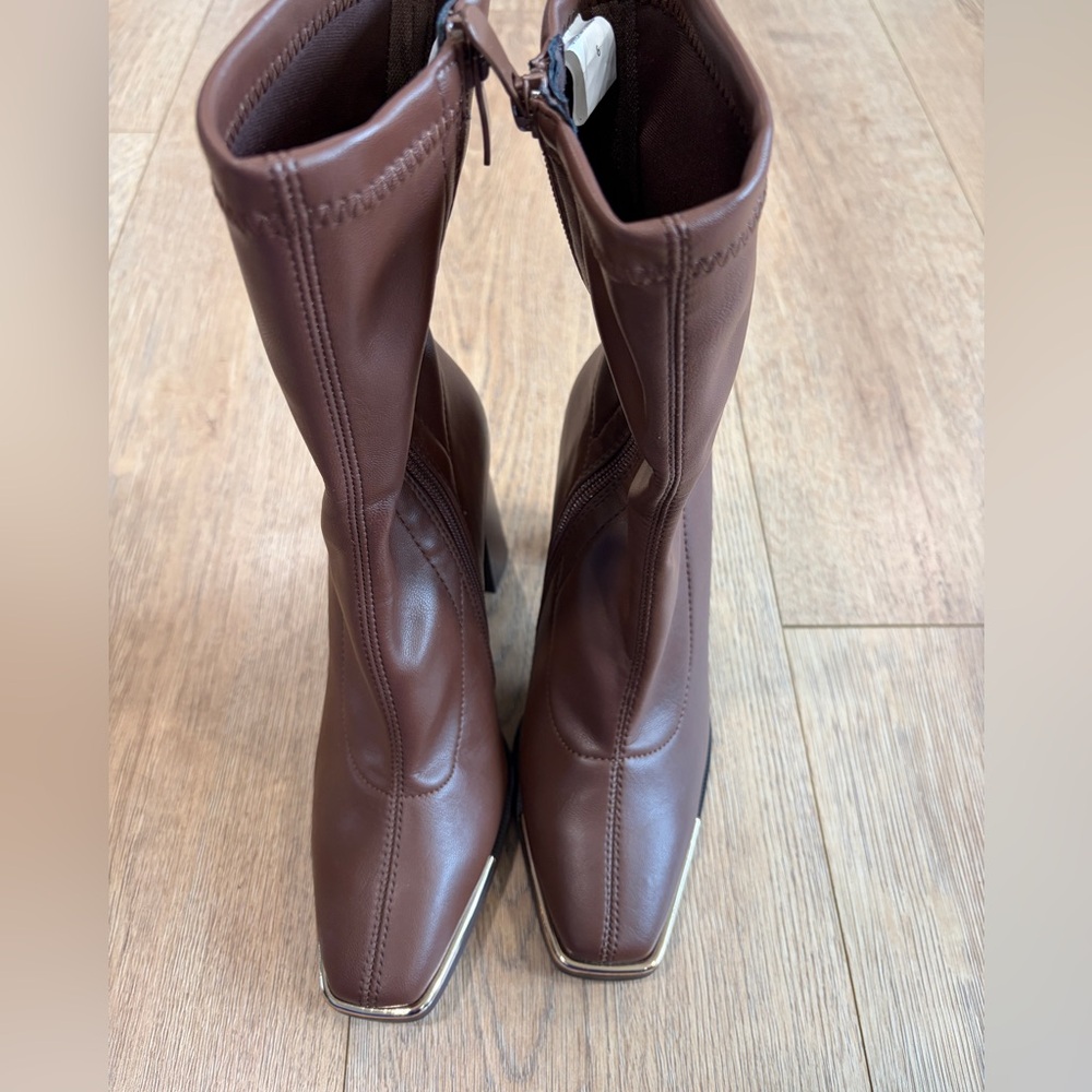 Dream Pairs Brown Square Toe Ankle Boots Women’s Size 6 Block Heel Gold Trim